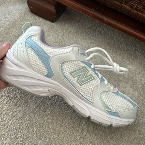 these are a size too big for me so i am reselling sadly🙁